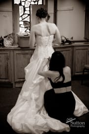 bridesmaid-dressing-bride-blackand-white
