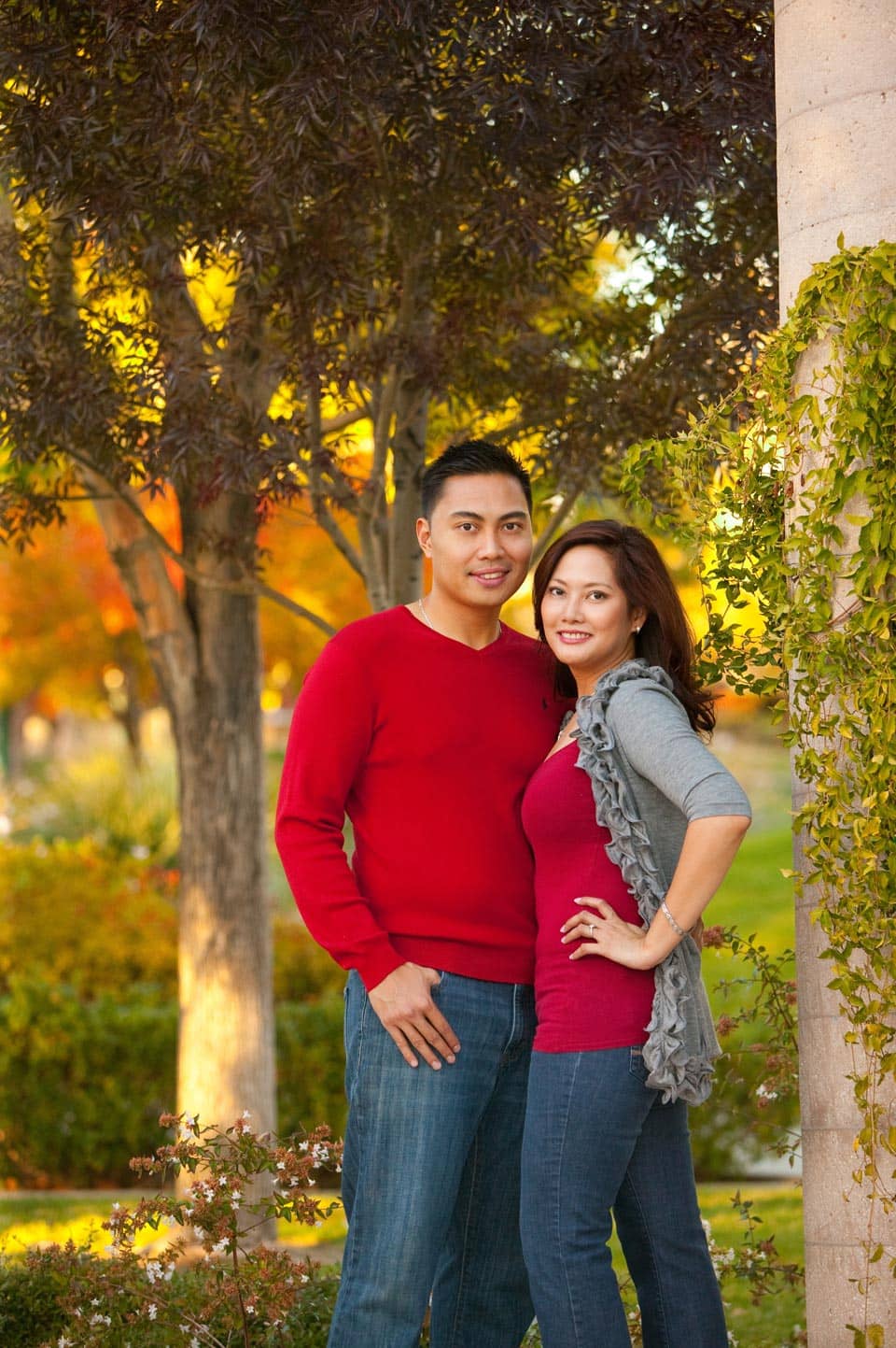 fall-foliage-colorful-couple
