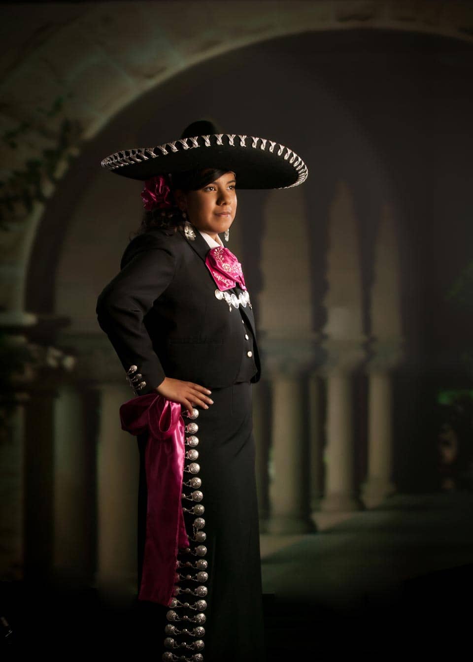 girl-mariachi-arches-profile